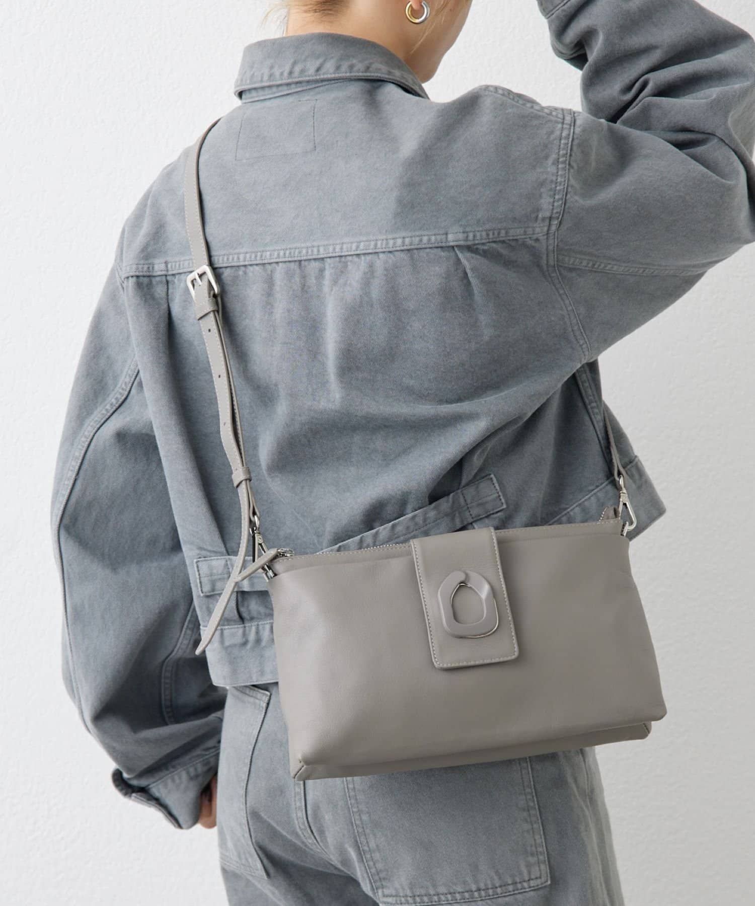 オケージョン/きれいめコーデにおすすめ/本革》パーツショルダーバッグ