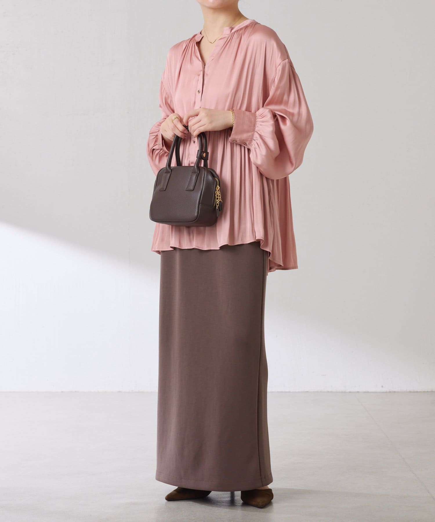 お尻周りカバー】割繊サテンスキッパーブラウス | COLLAGE