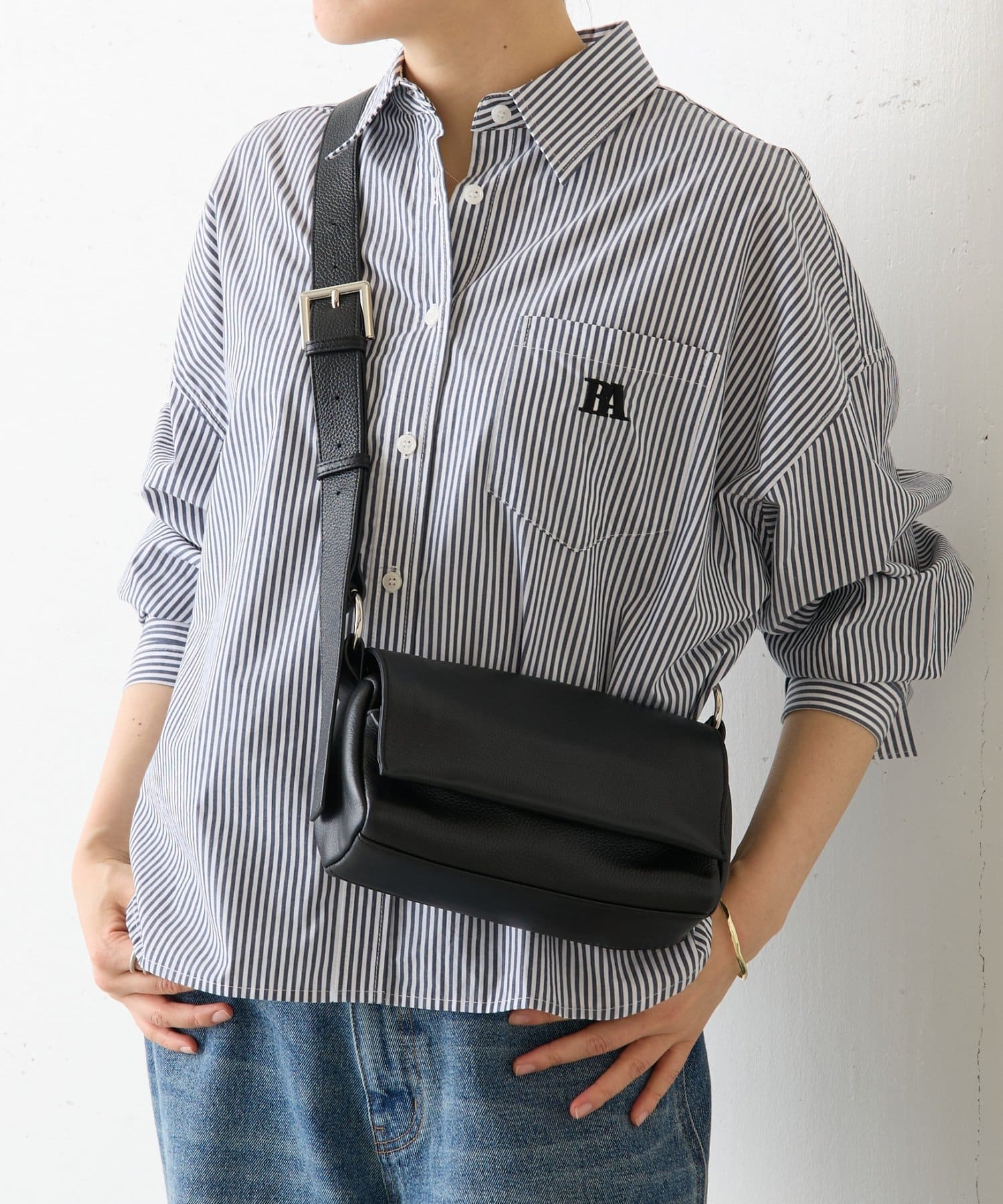 本革》ミニレザーボディバッグ | BEARDSLEY(ビアズリー)レディース