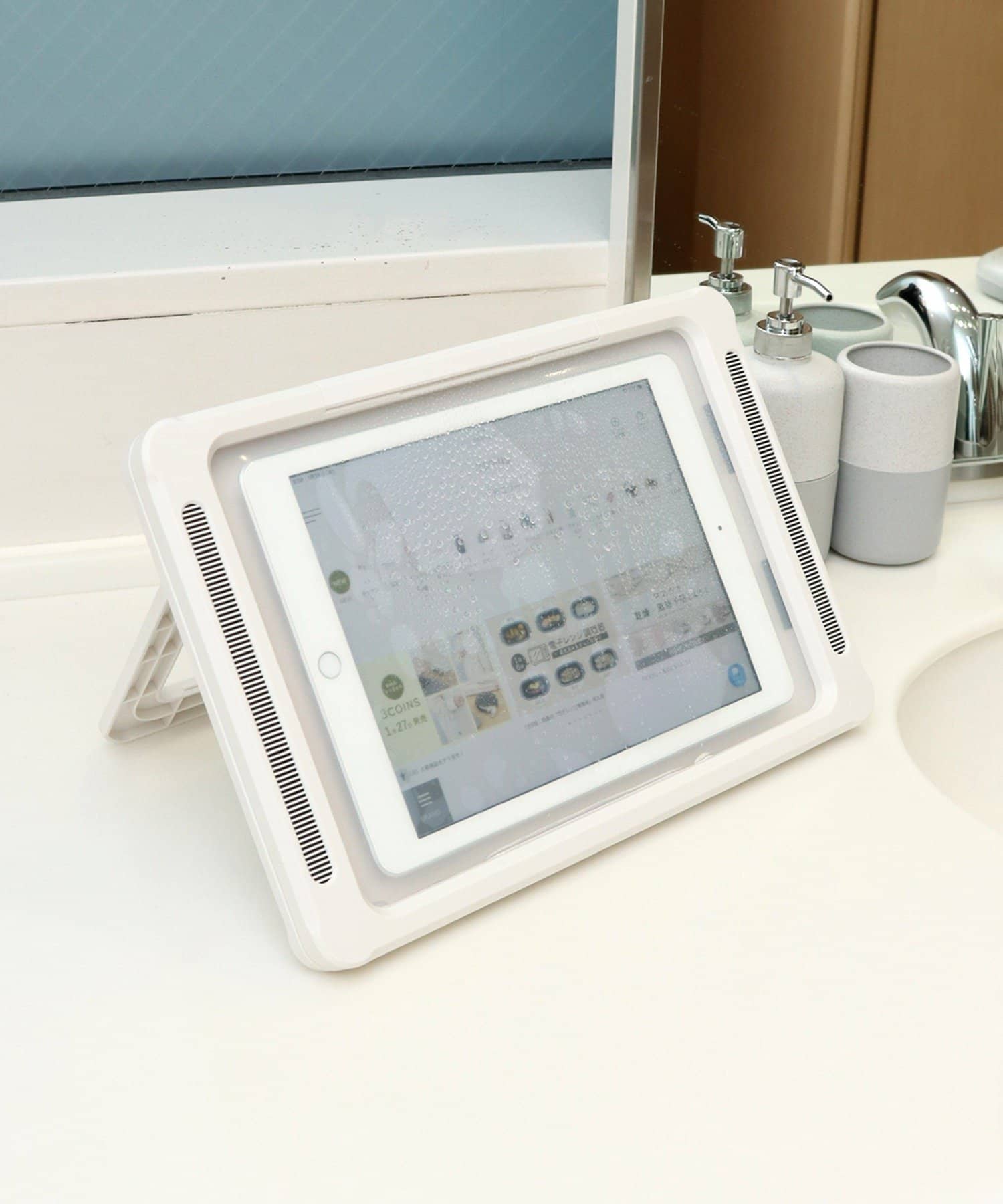 防滴タブレットケース | 3COINS(スリーコインズ)ライフスタイル | PAL