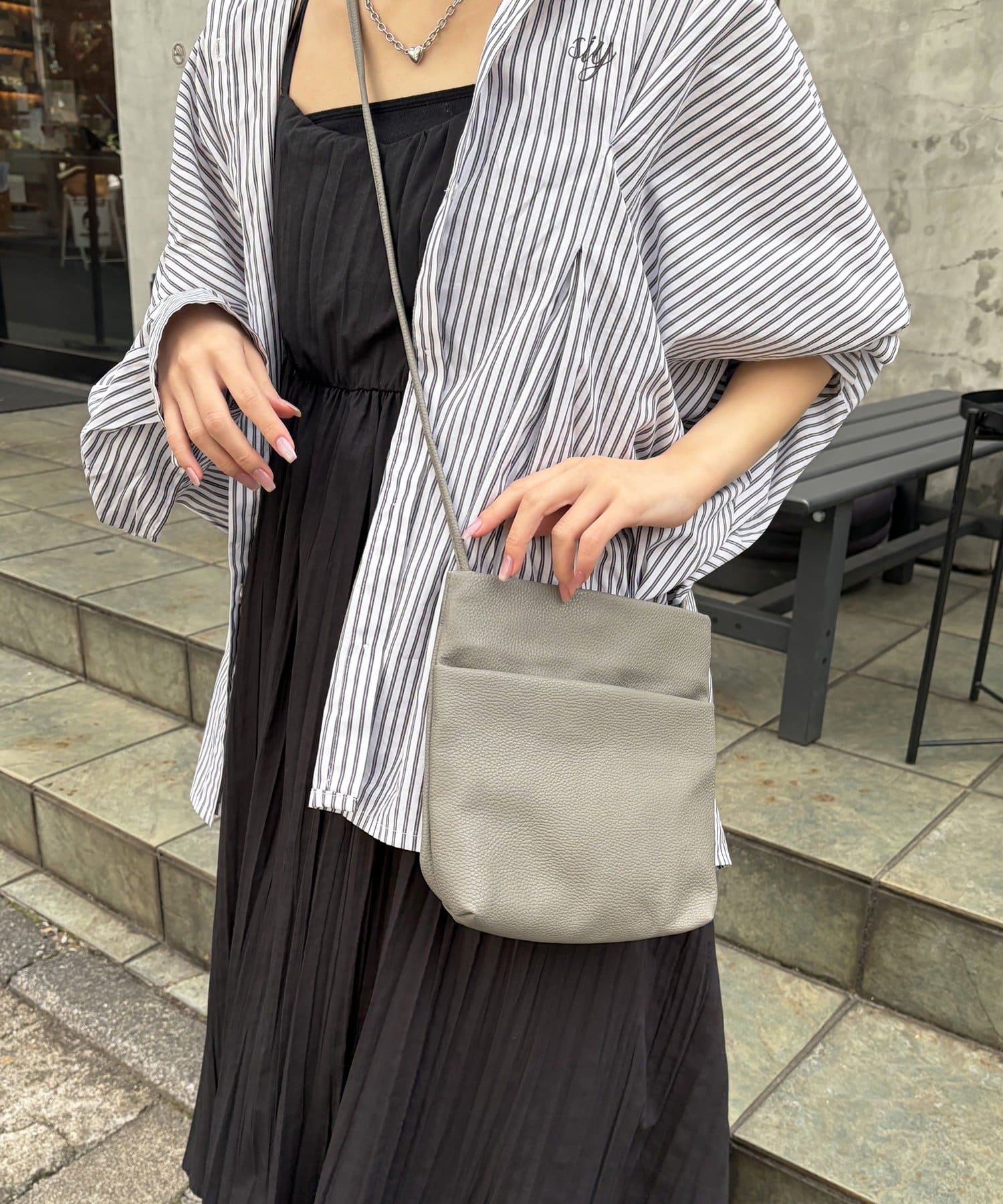 シンプルポケットショルダーバッグ | Lattice(ラティス)レディース