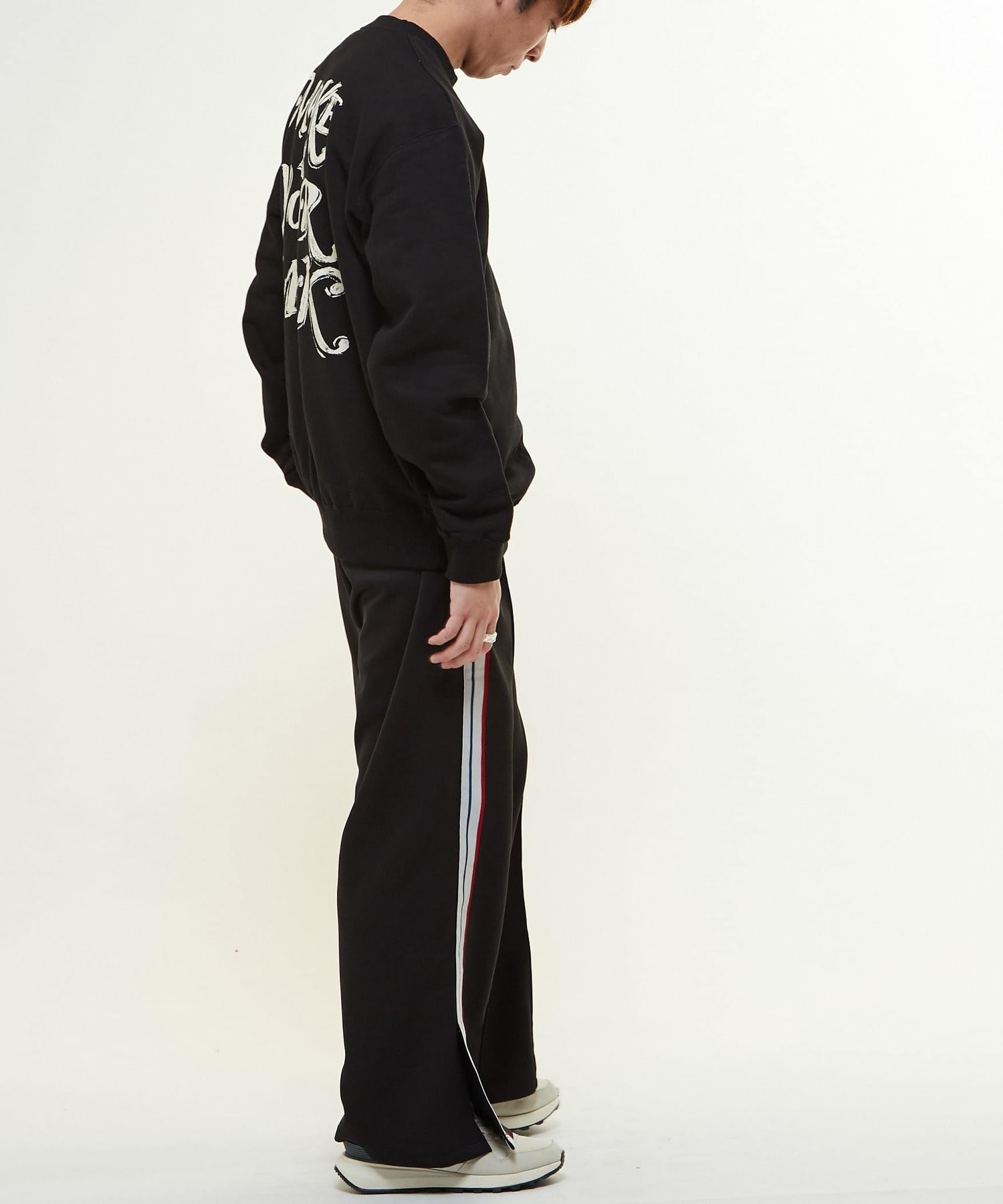 SIDE LINE LOOSE TRACK PANTS｜CONVERSE TOKYO (コンバーストウキョウ