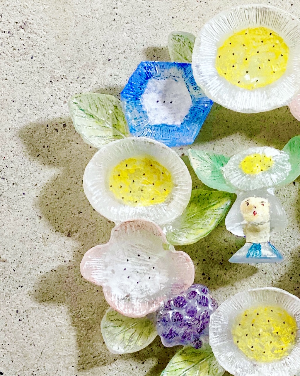 安達知江 - 作家紹介 - 手作りの陶器と雑貨を扱うお店「空菴（くうあん