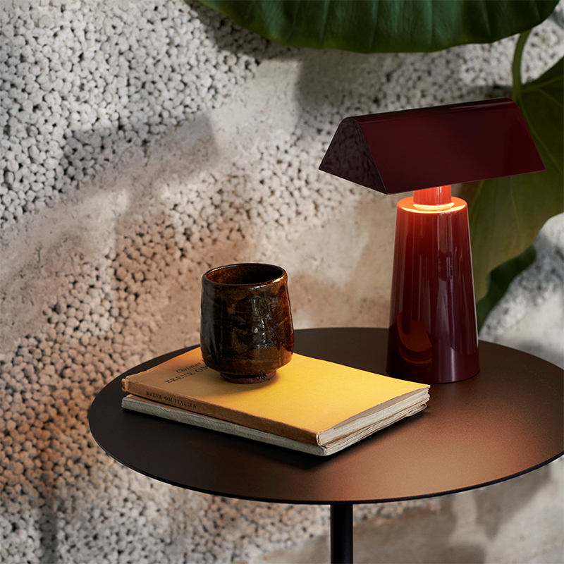 &TRADITION LATO TABLE LN8 ROUND WARM BLACK/EMPARADOR MARBLE