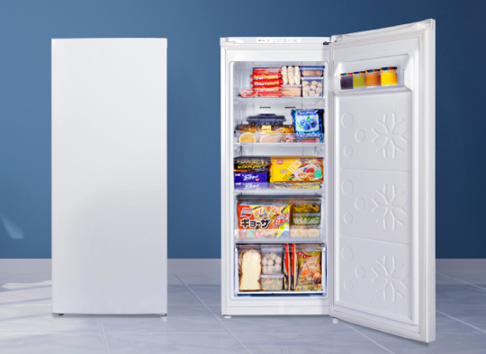 まとめ買いの強い味方！食品をたっぷり保存できて冷蔵もOKな122L冷凍庫