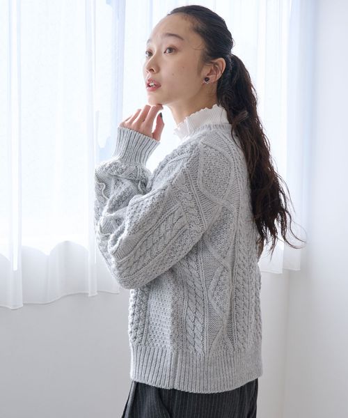 配色メローケーブル編みニットプルオーバー