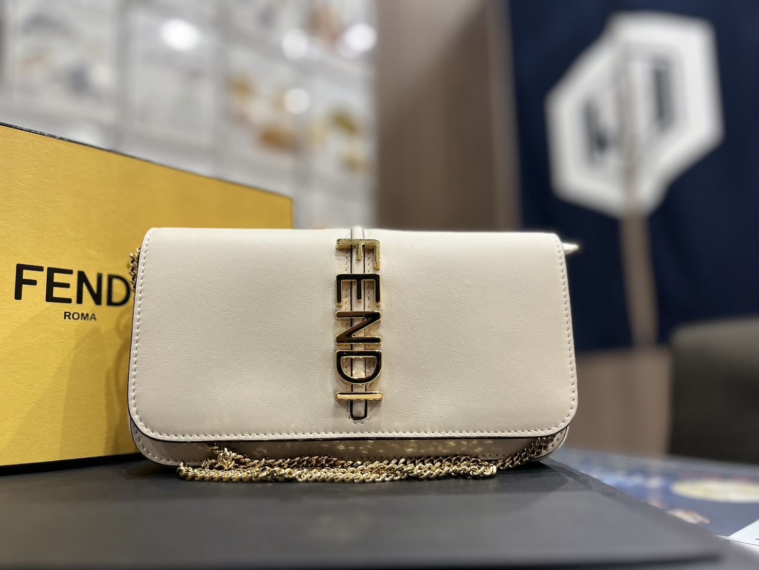 FENDI（フェンディ）チェーンショルダーバッグ買取 - 買取専門店こやし屋