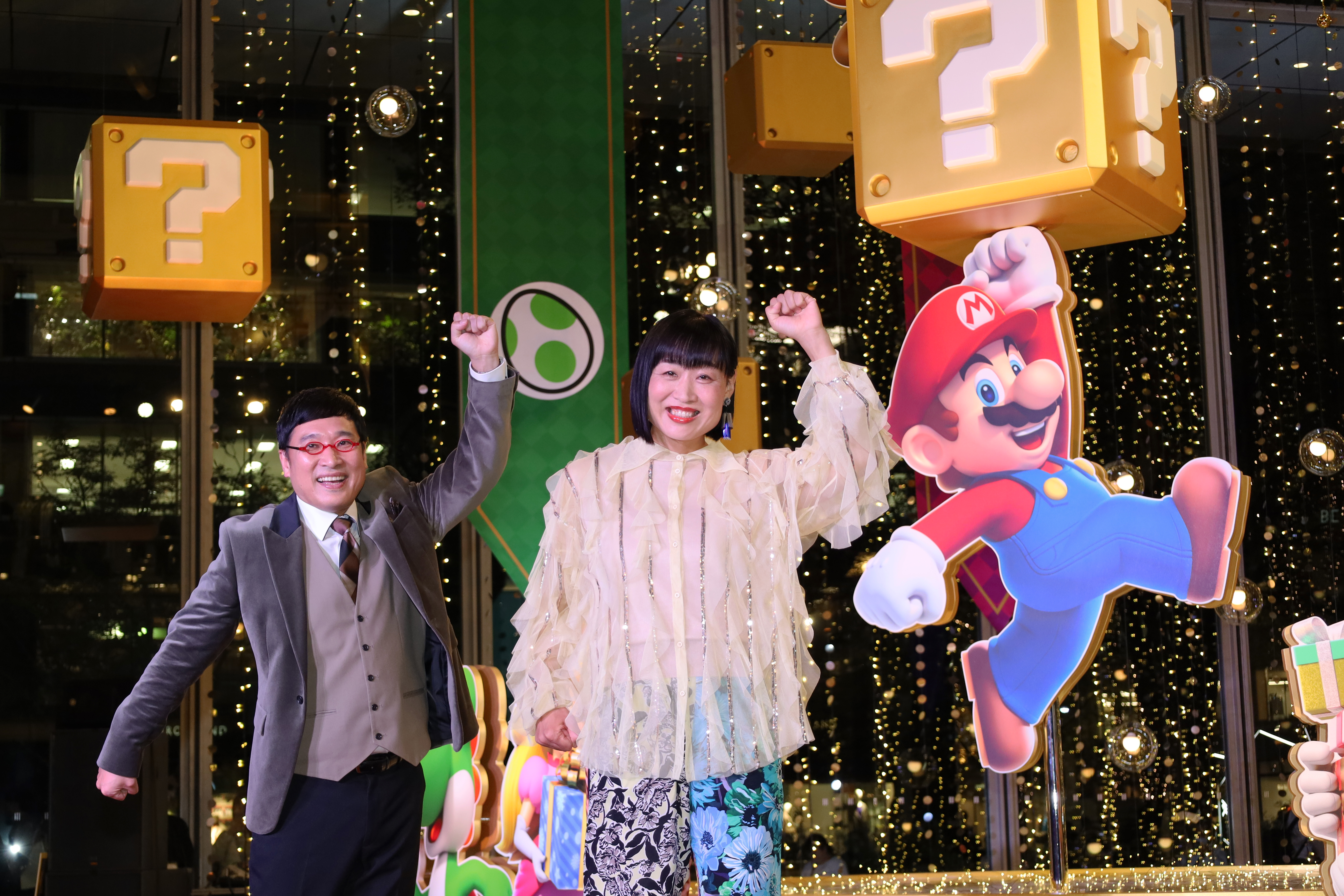 丸ビルに13メートルの「スーパーマリオ」オブジェ - イザ！