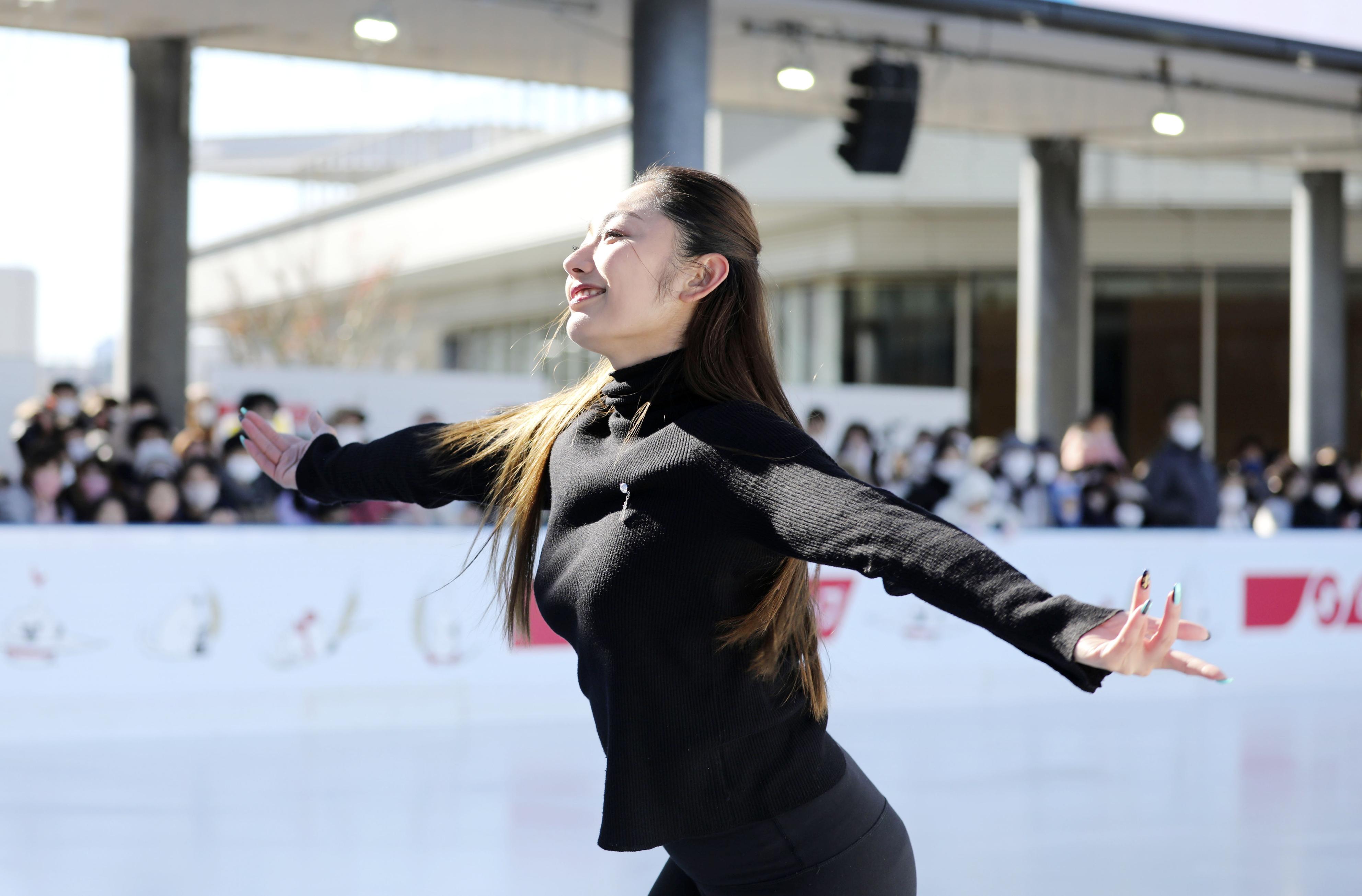 安藤美姫、平和への祈り込め演技披露 スカイツリーのPRイベント