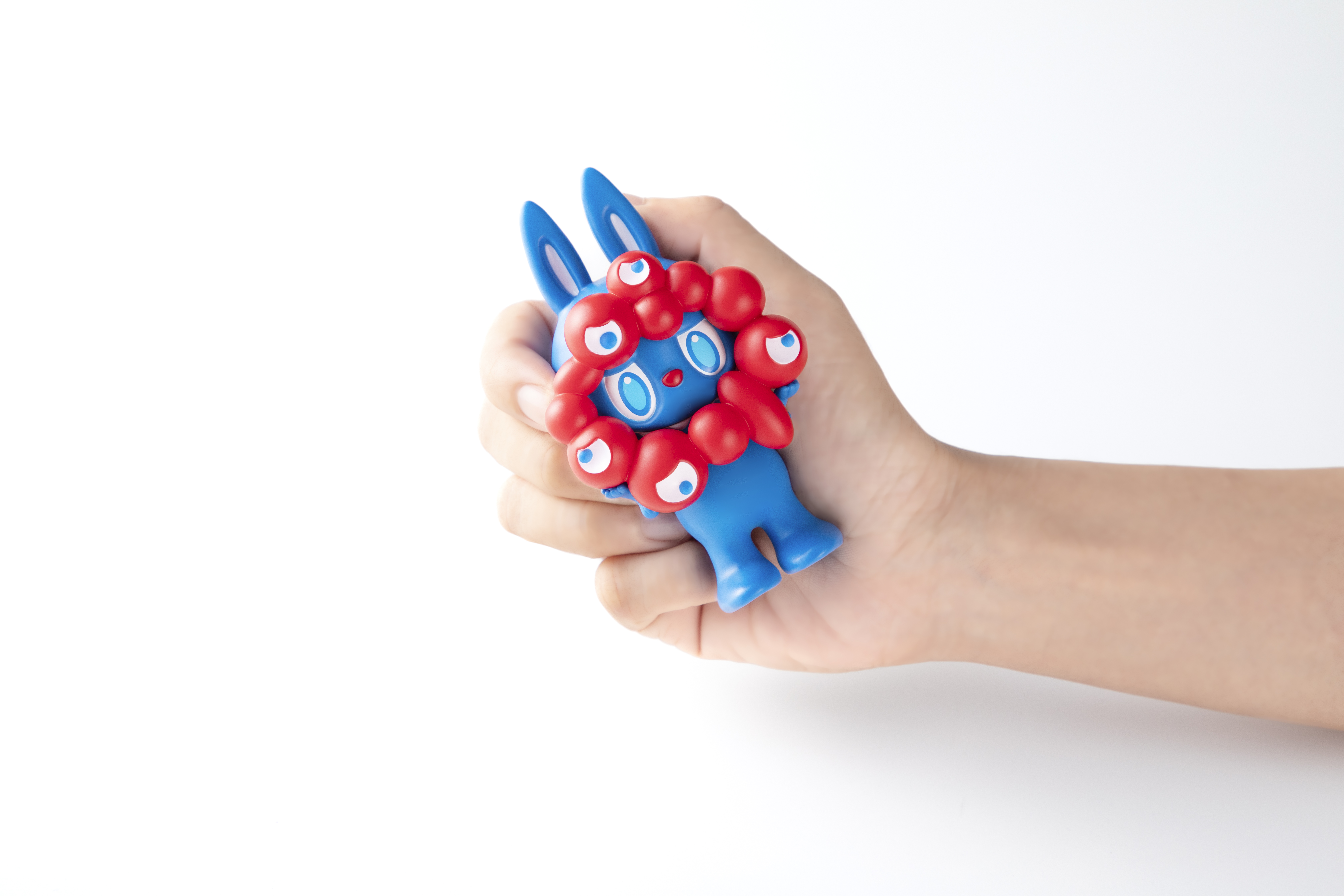 ミャクミャク×ラブブ」フィギュアが販売に「入場できない」「超絶レア