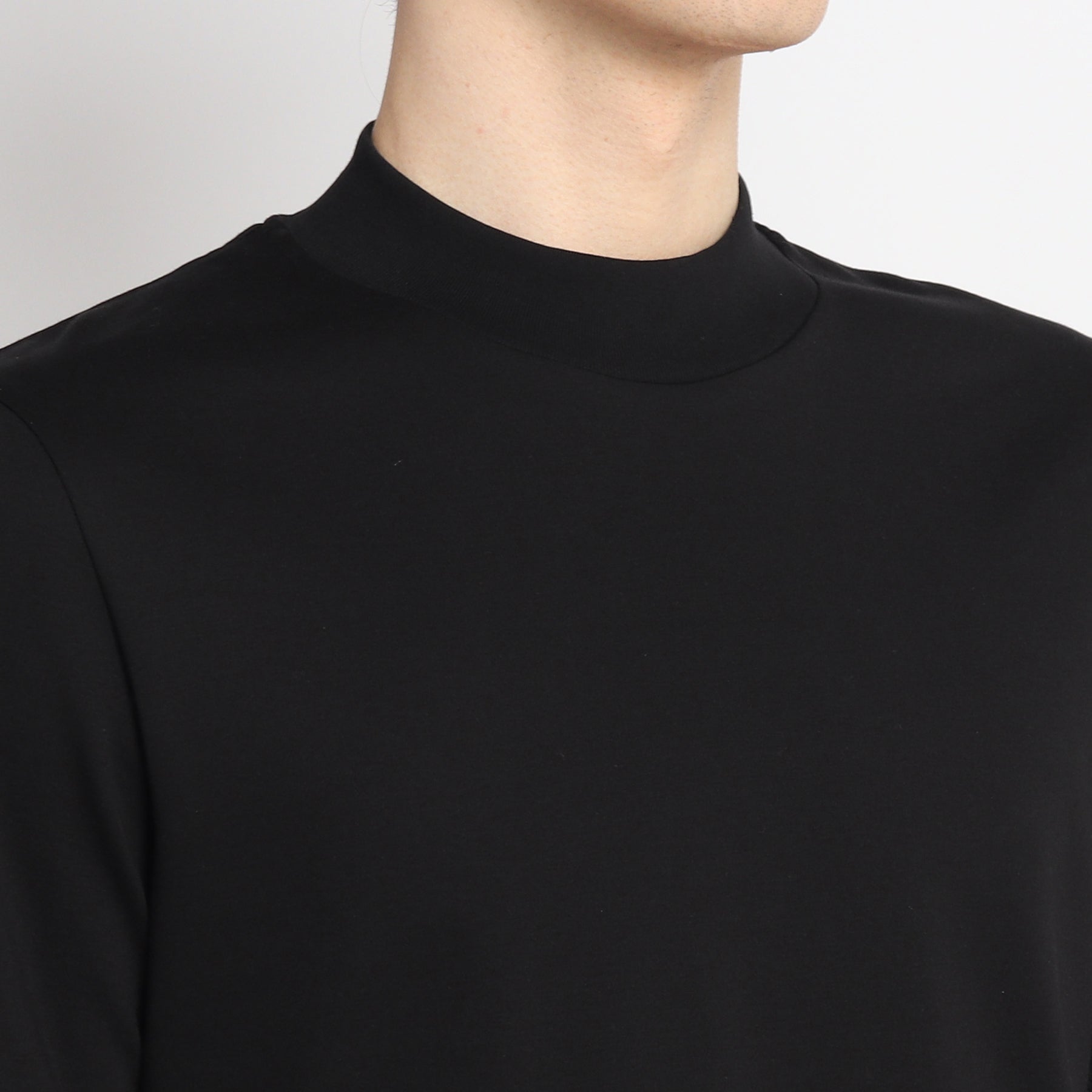 スビンプラチナムスムース テーラードモックネックTシャツ ブラック