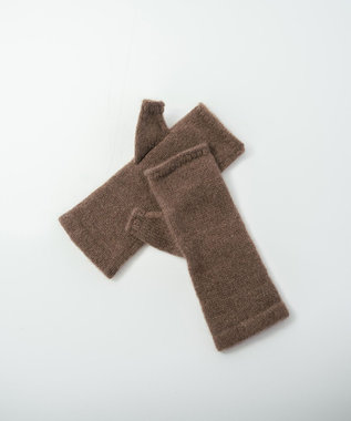 上質な素材と手仕事から生まれた優しいニット〉ヤクの糸を編んだニット