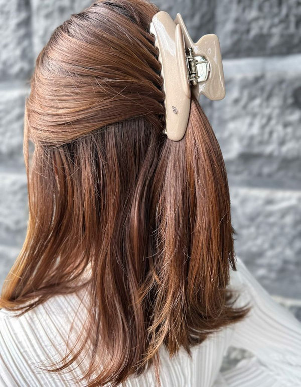 2025年のスタートにふさわしい。ヘアクリップで新しい私を | acca