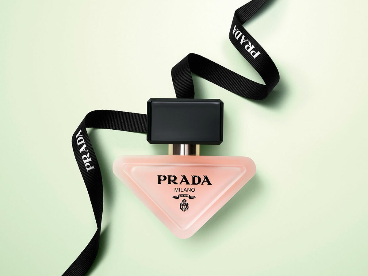 プラダ】人気フレグランスから「ブランド初のヘアミスト」が登場