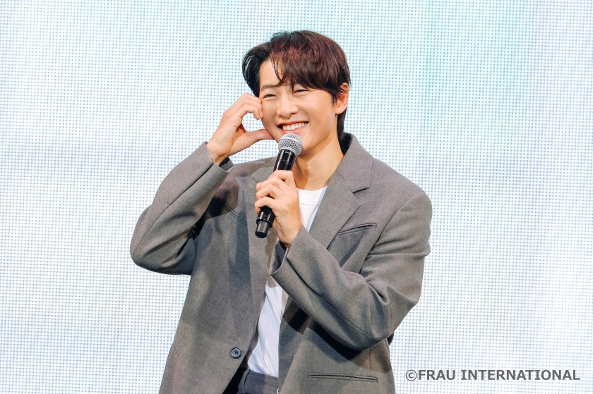 ソン・ジュンギ、14 年ぶりの来日ファンミーティングで日本のファンと