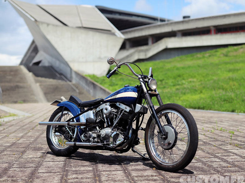 モトリガレージのハーレー ボバースタイルのショベルヘッド FLH 1982年