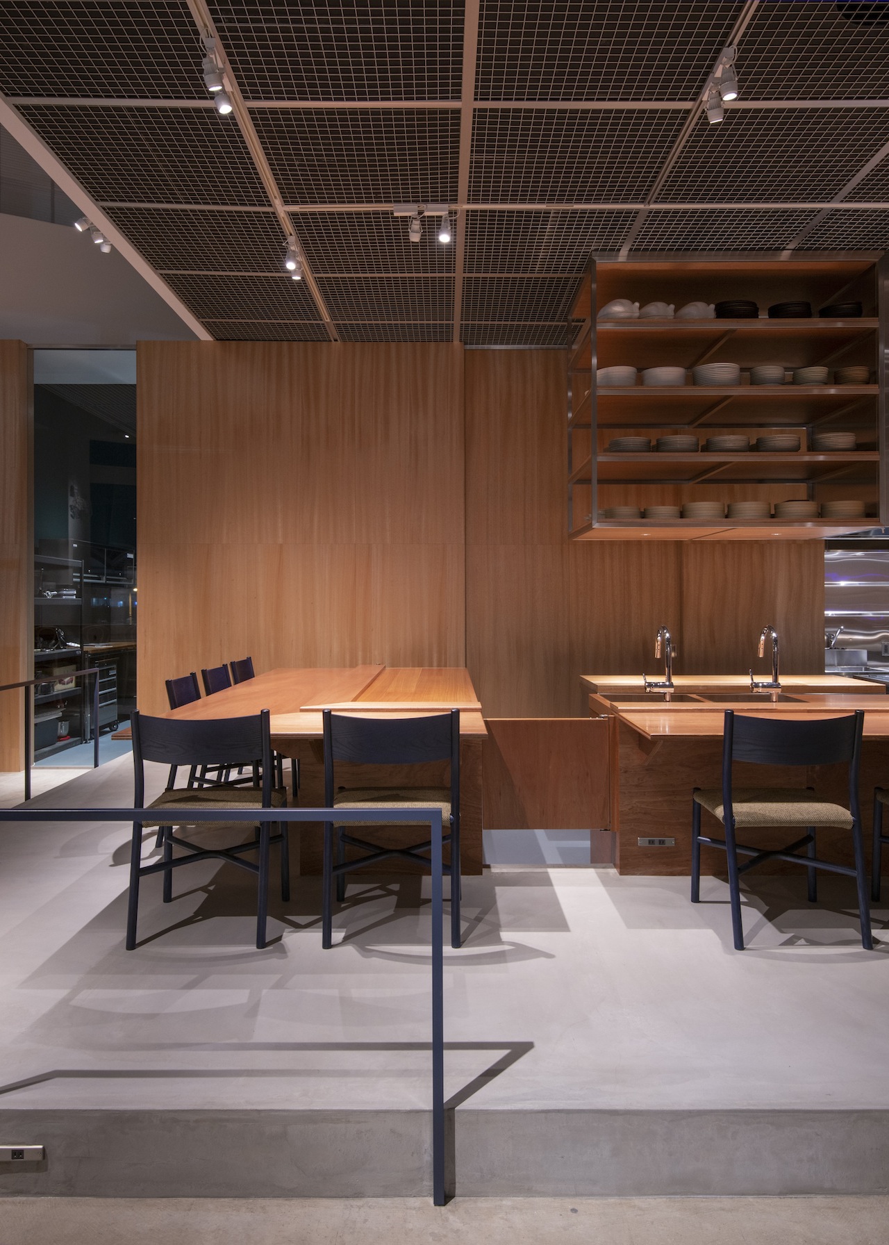 二俣公一 / ケース・リアルによる、福岡のレストラン「RESTAURANT SOLA