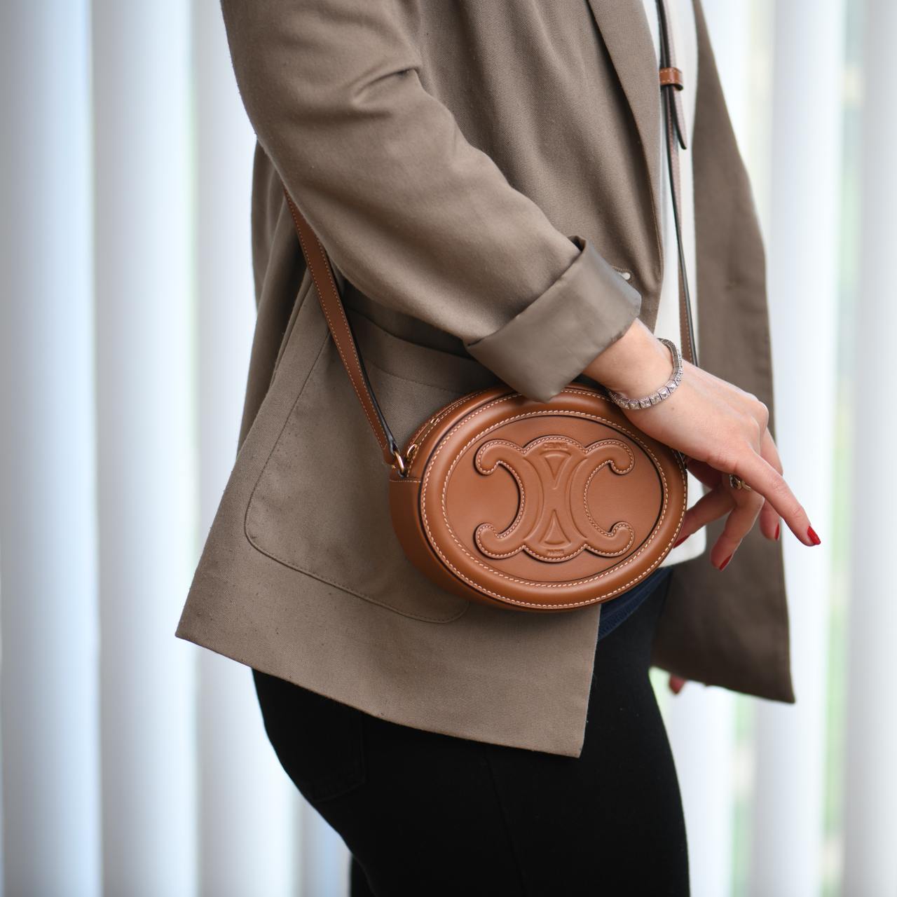 Celine Triomphe Tan Leather Oval Crossbody Bag – Dandelion Antiques