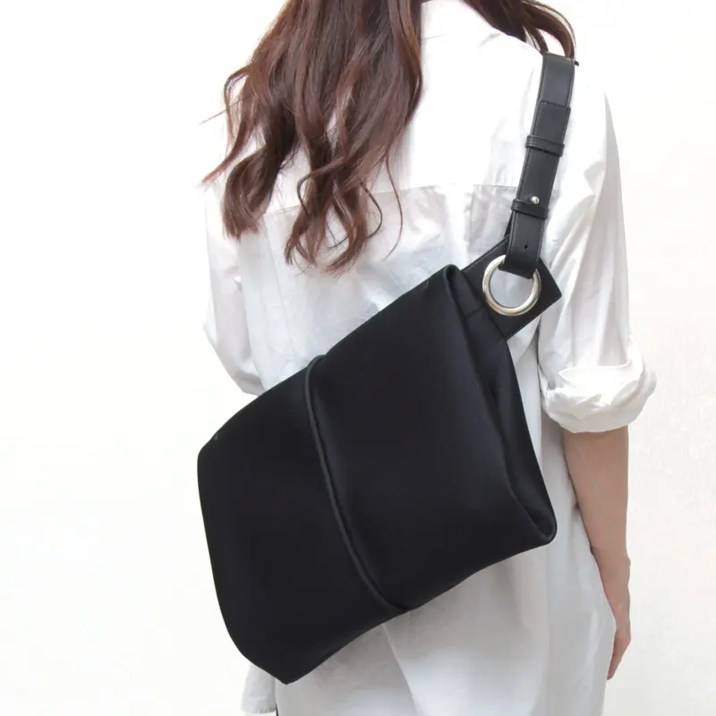 カワカワのショルダーバッグ kuchigane | 送料無料|ブラック | DANJO