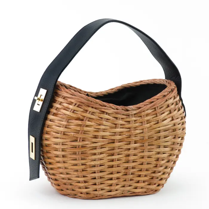 カゴバッグ=夏？だけじゃない！！【VIOLAd'ORO ヴィオラドーロ】かご