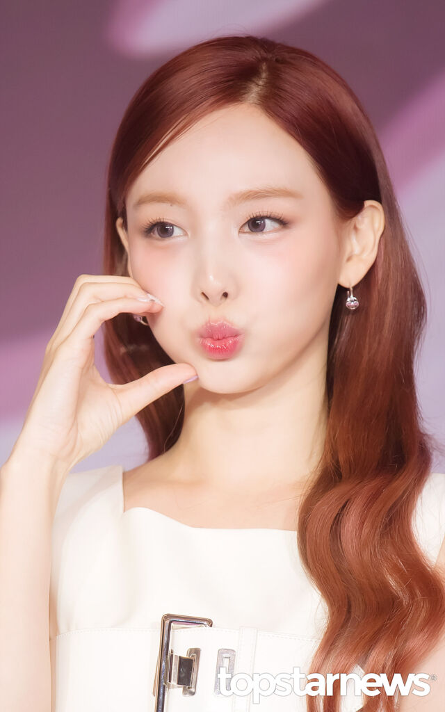 TWICE ナヨン、2ndソロミニアルバム「NA」のカムバック記者懇談会に