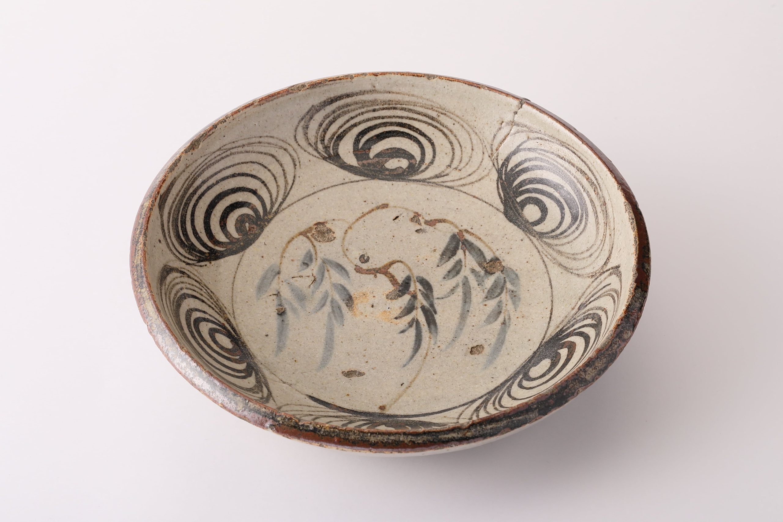 筆をはしらせる【馬の目皿（20cm）】絵付体験！民藝・柳宗悦が愛した