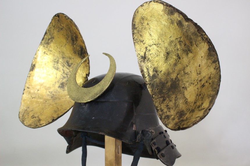 金箔押大貝脇立付頭形兜E1-981 | 甲冑・兜・鎧などの骨董品販売・買取