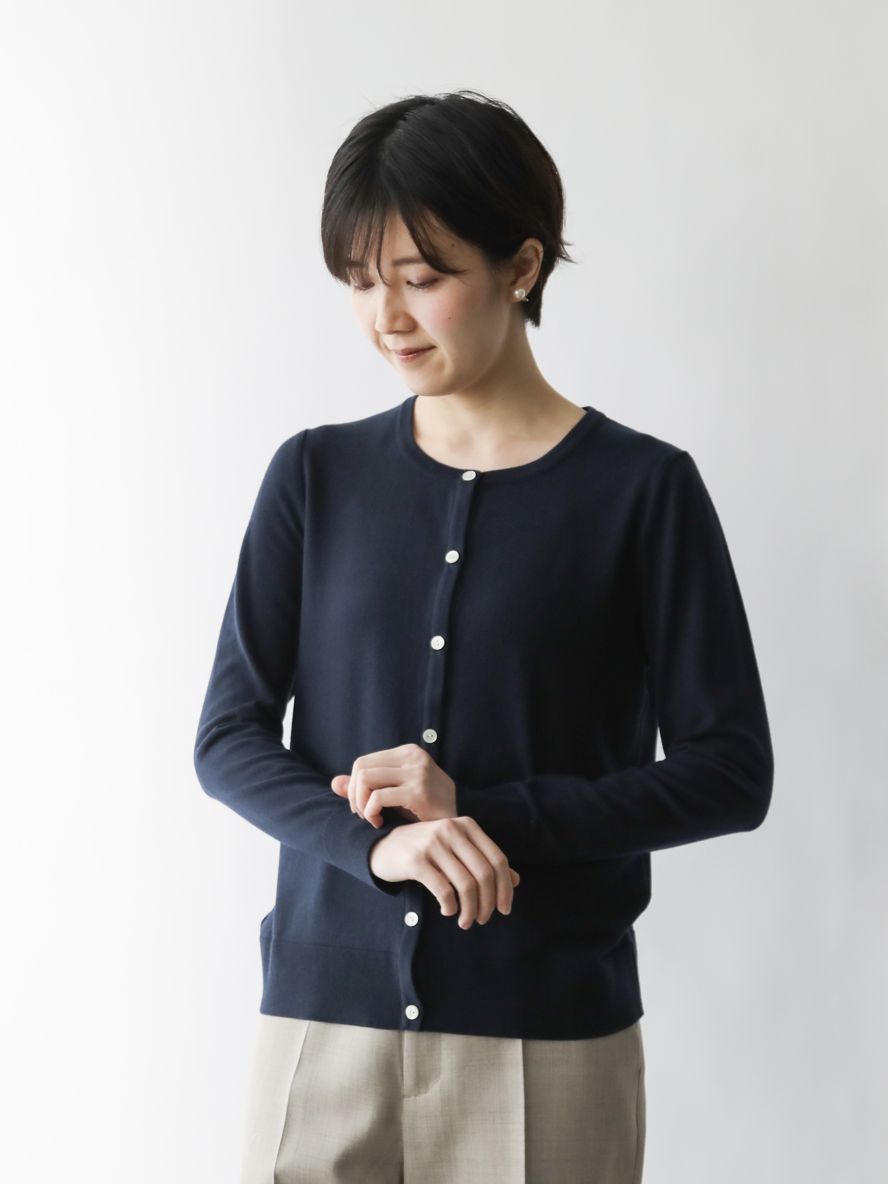 テンセルカシミヤクルーネックカーディガン/ネイビー | Factelier