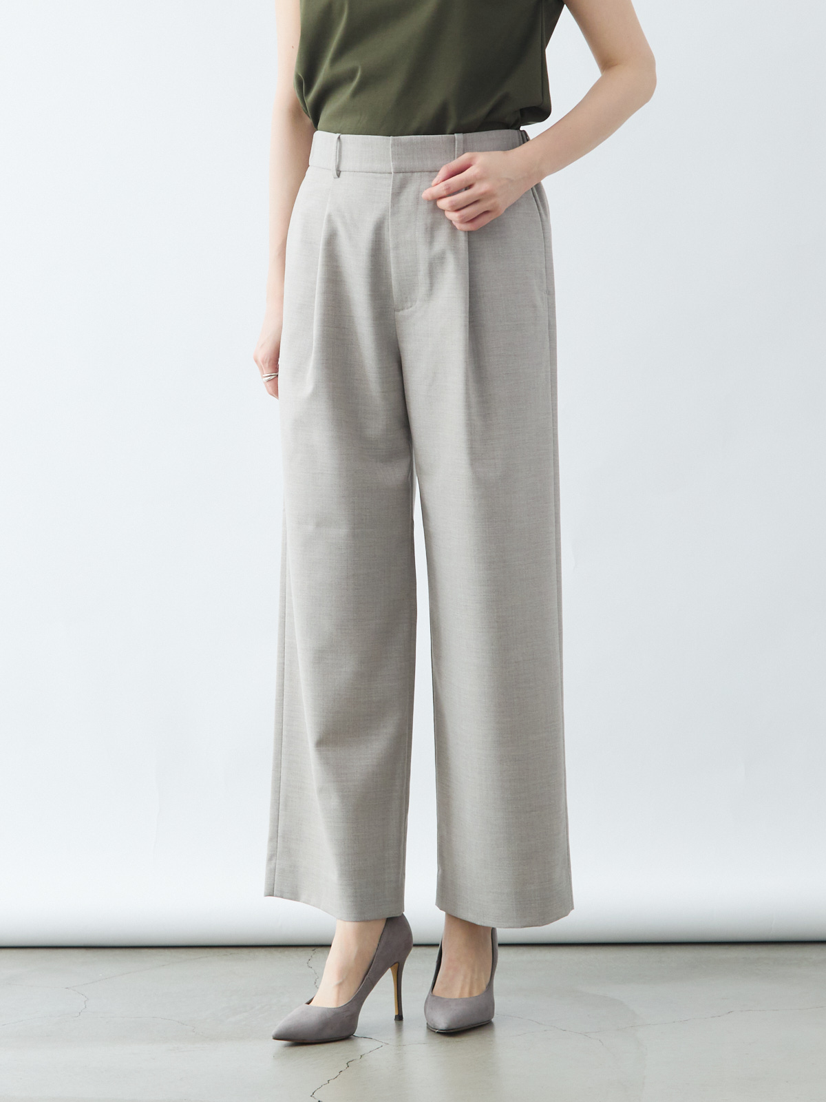 上質イージースラックス/ライトグレージュ | Factelier (ファクトリエ)