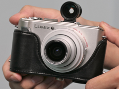 パナソニック、「DMC-LX3」専用本革ケースを発売延期