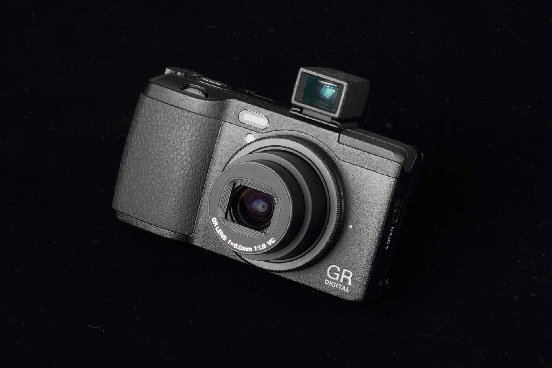 赤城耕一の「アカギカメラ」 第108回：年末カメラ整理で発掘した「GR