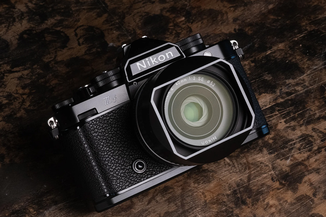 NIKKOR Z 40mm f/2（SE）」にデザインを合わせた角型フード - デジカメ