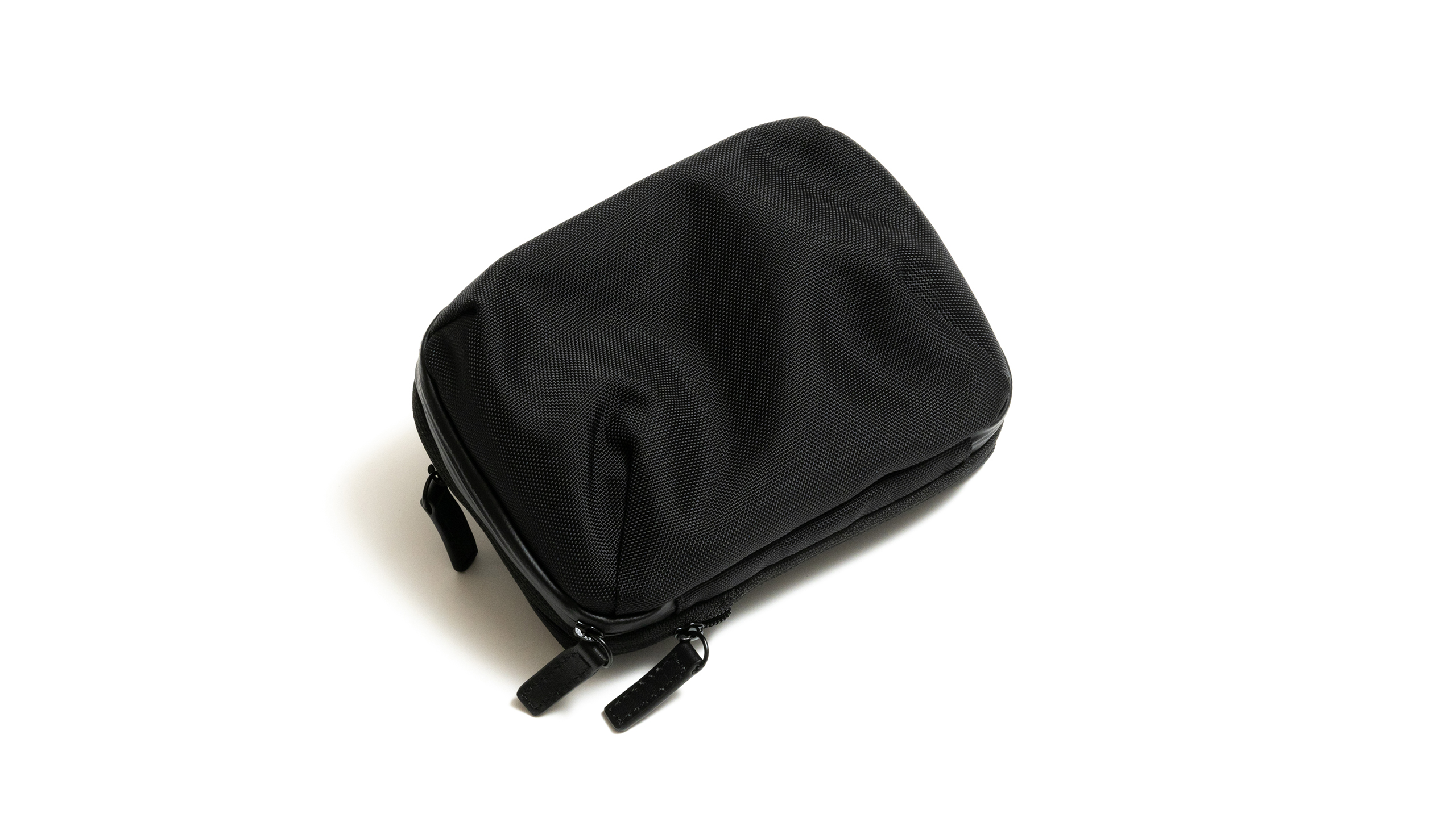 drip HALFDAY POUCH レビュー：デザインと機能性を兼ね備えた