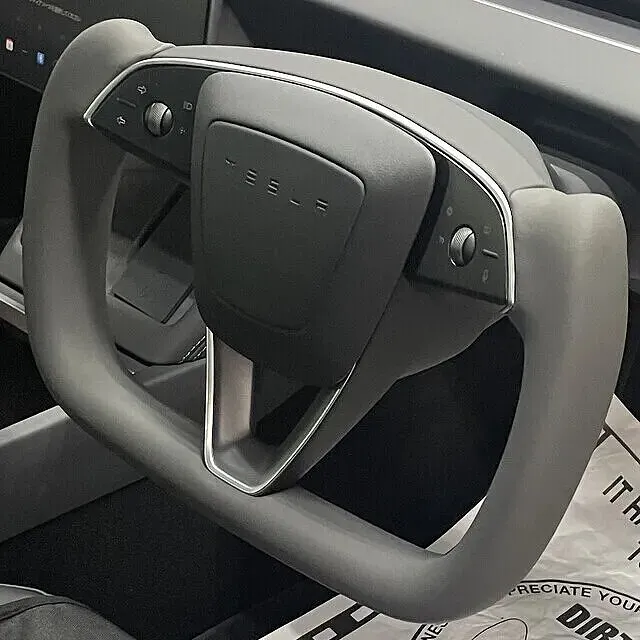 横浜市 テスラ モデル3 ハイランド TBR ヨークステアリング取付