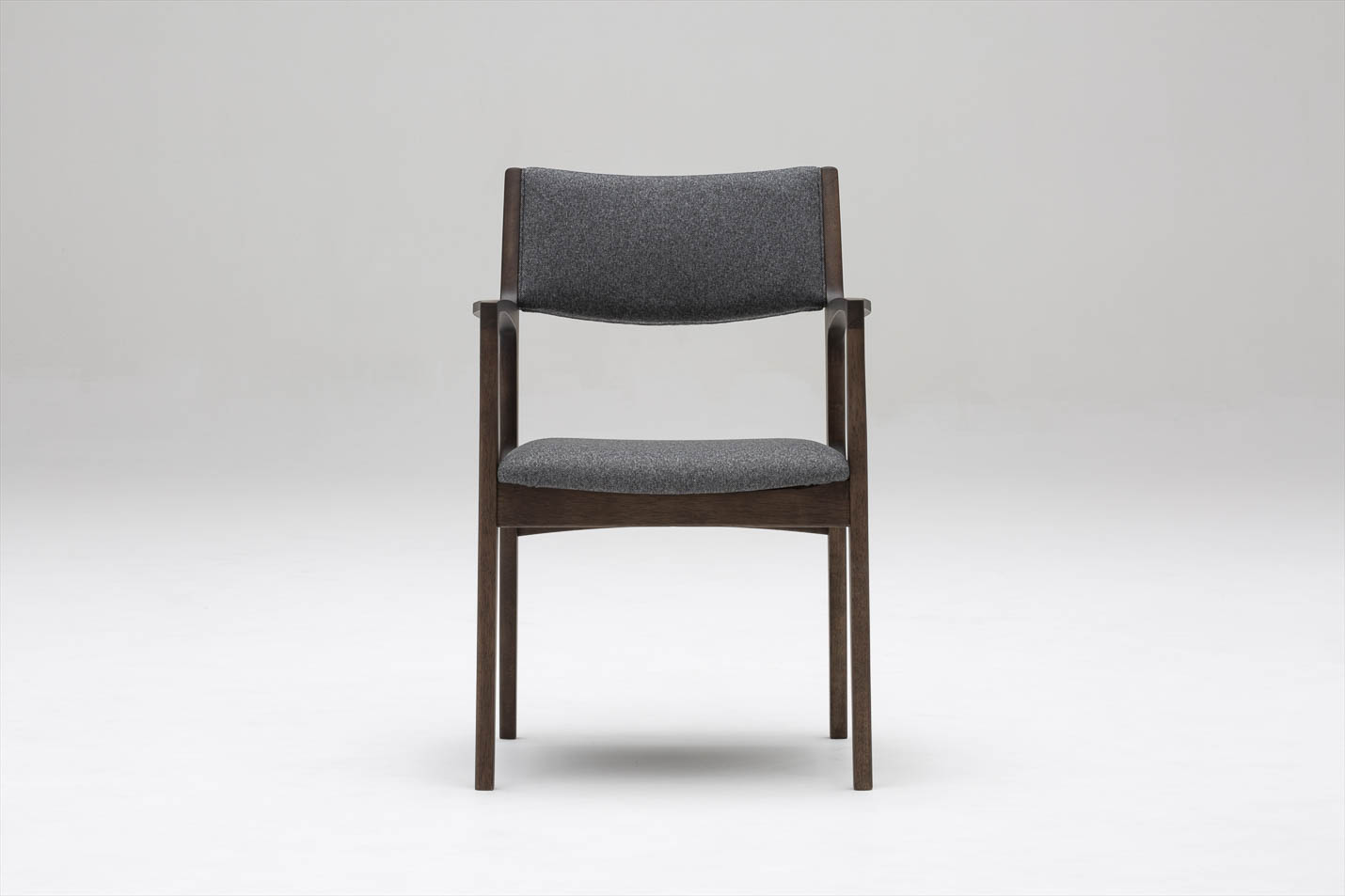 カリモク60+ ダイニングチェア セラムダークグレー［C36100XK