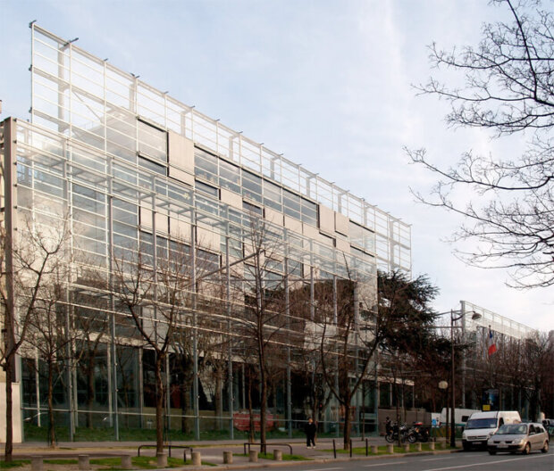 建築家のジャン・ヌーヴェルの建築作品8選。代表作のアラブ世界研究所