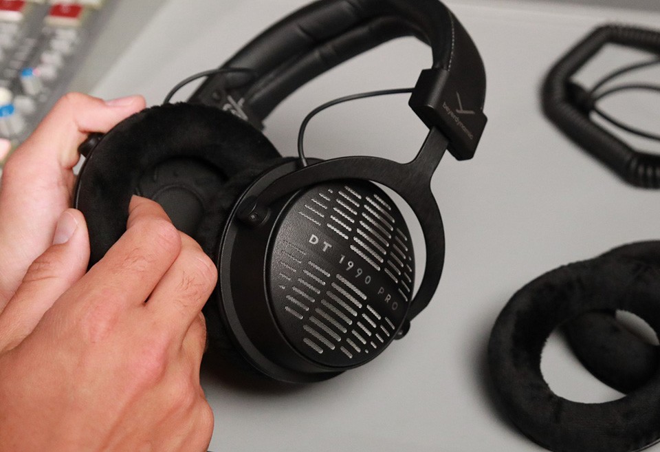 DT 1990 PRO MKII: Premium Tesla studio headphones I beyerdynamic