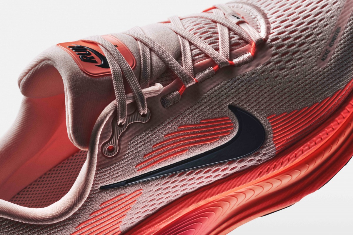 ナイキ『ボメロ』シリーズ最新作が2025年2月に発売決定！ 快適な