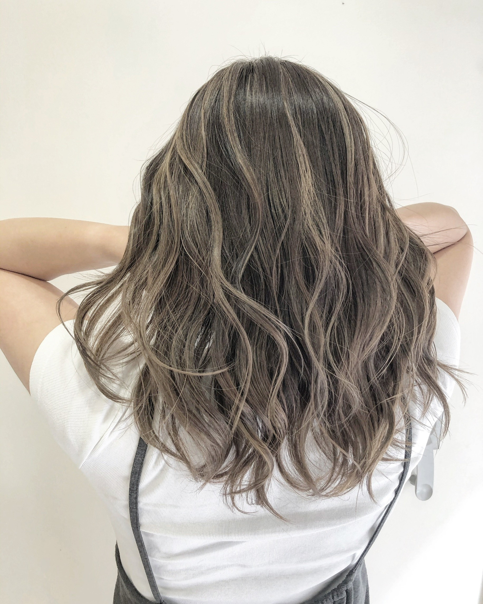 ミルクティーベージュやハイライトで、アナタにぴったりな透明感カラー