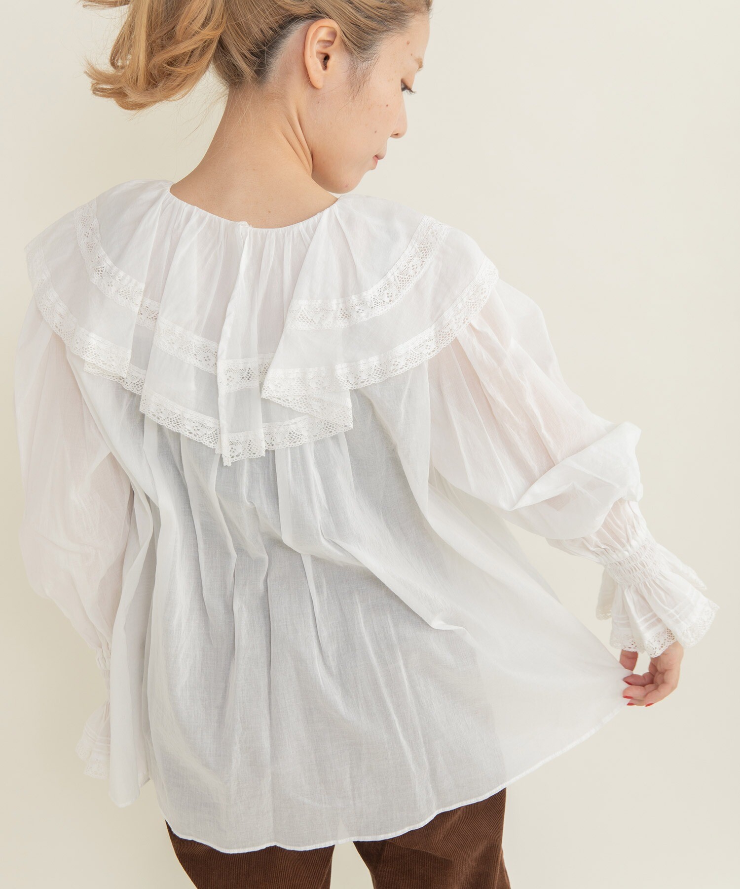 80ボイルレース ピンタックラッフルケープ襟ブラウス