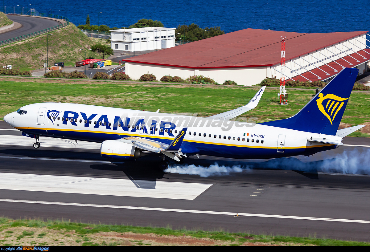 Boeing 737-8AS Ryanair EI-GXN - AirTeamImages.com