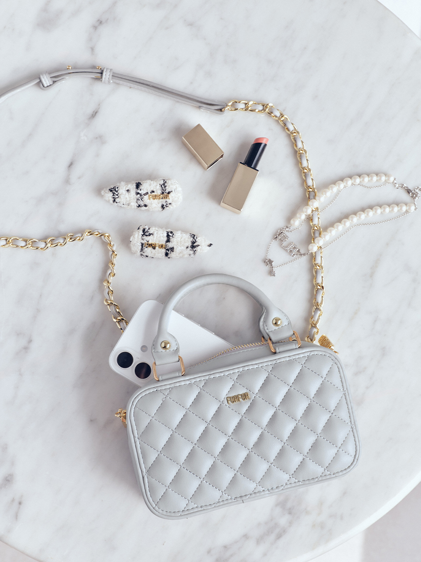 オフィシャルサイト限定カラー】キルティングフォンホルダー(バッグ