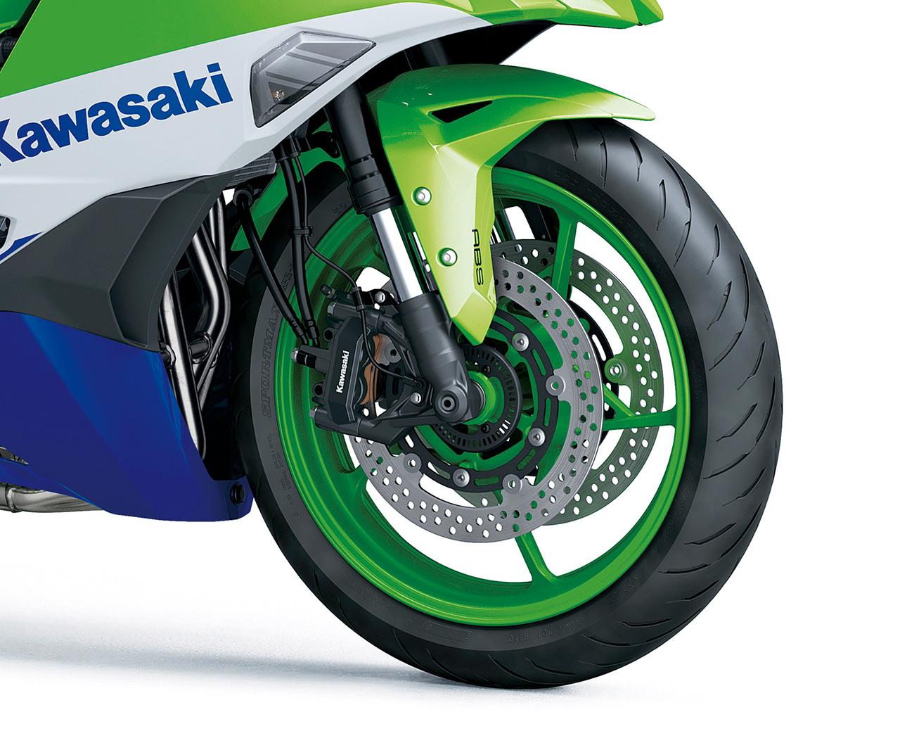 カワサキ「Ninja ZX-4RR 40thアニバーサリーエディション」を手に