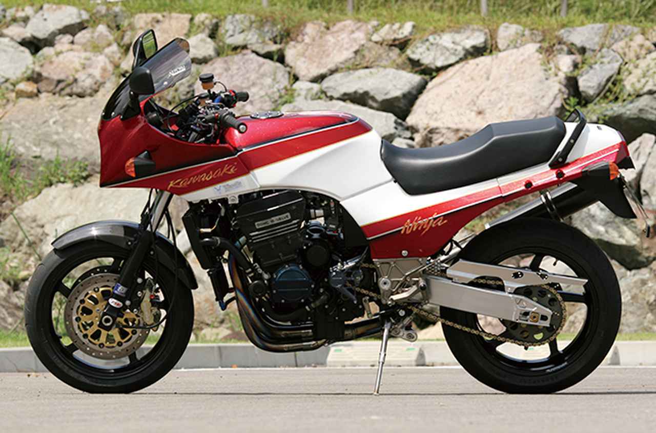 ウイリーGPZ900R（カワサキGPZ900R）17インチ化しピボットを下げた“赤