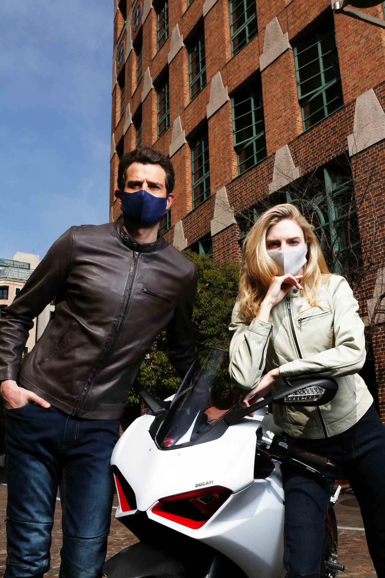 ライディング以外にも着られるこの季節にピッタリなレザージャケット