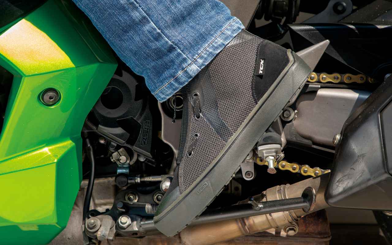 バイク用シューズは蒸れる”という人におすすめ！ 通気性・安全性