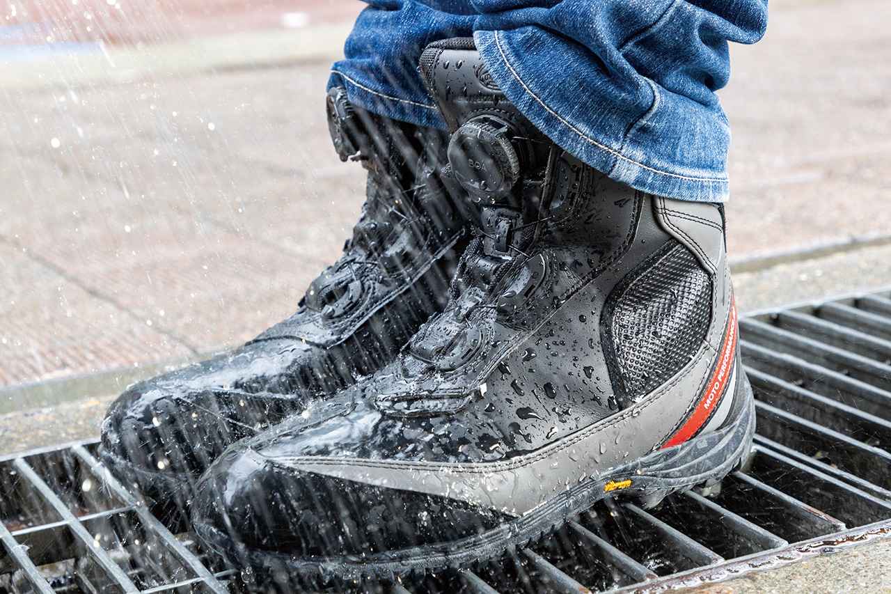 防水ライディングシューズは防寒にも貢献｜クシタニ「アドーネシューズ