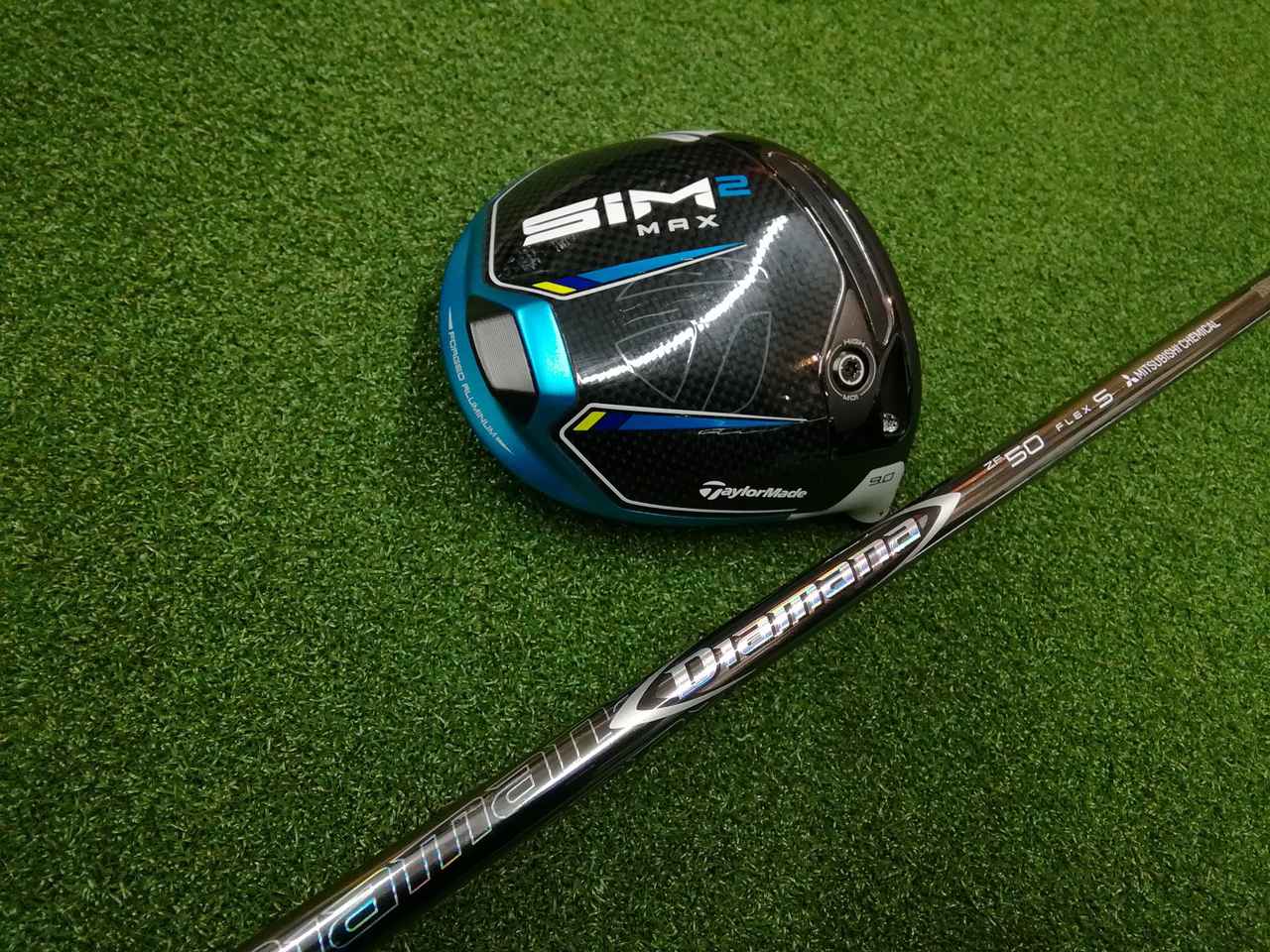 バックスピンを減らして飛ぶ弾道に！「SIM2 MAX」をシャフト