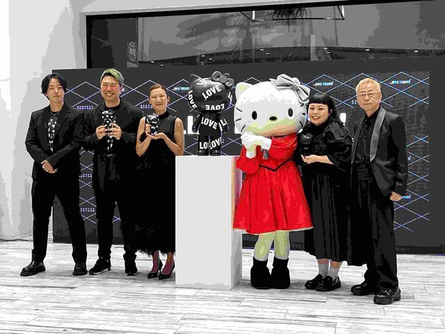 ハローキティ」ブラックフィギュア販売 バーニーズNY六本木店でPR