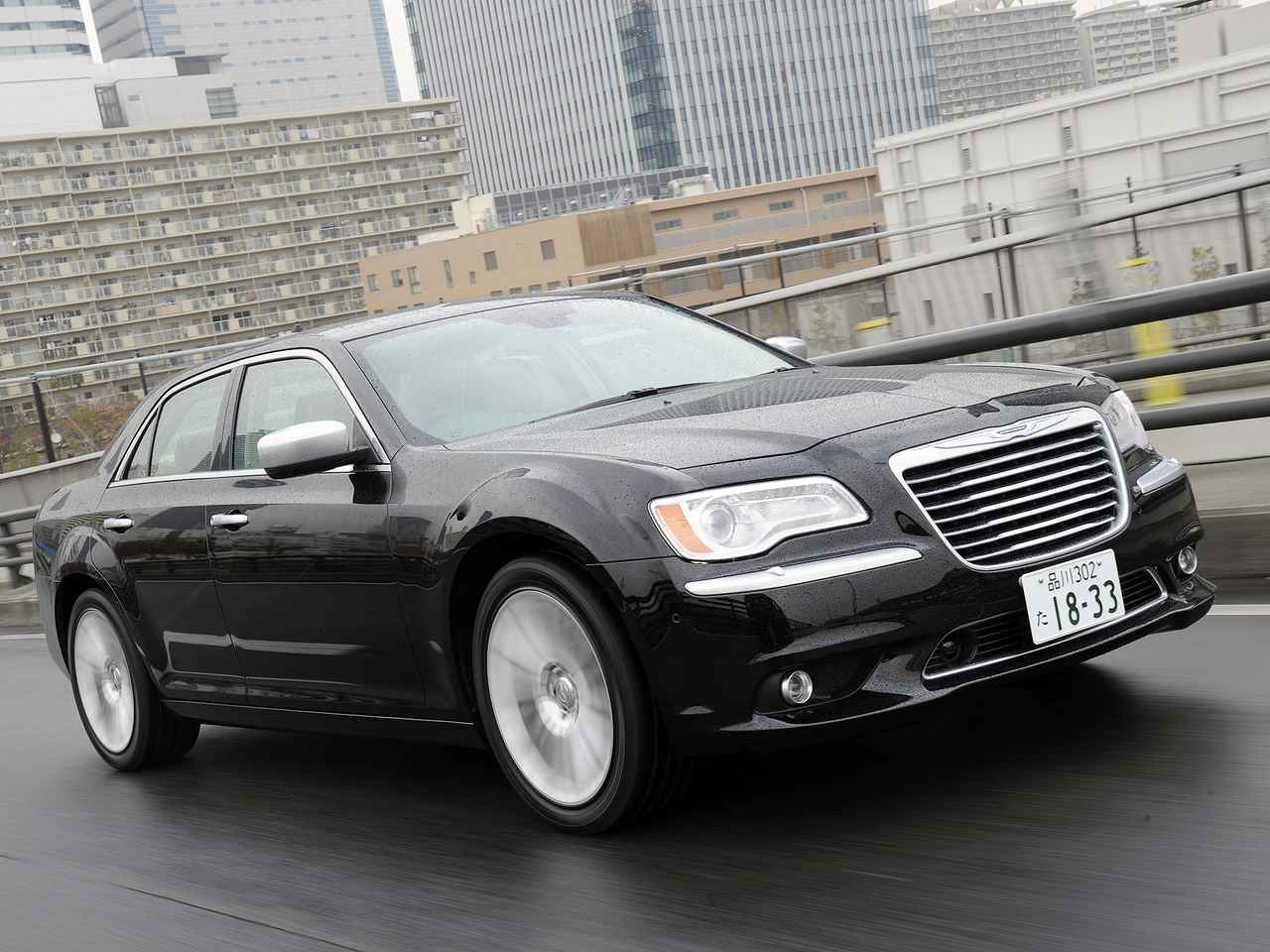 10年ひと昔の新車】クライスラー 300のマッチョなアメリカンサルーン